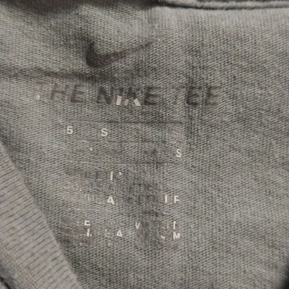 Girls The Nike Tee size S (5) - Picture 3 of 3